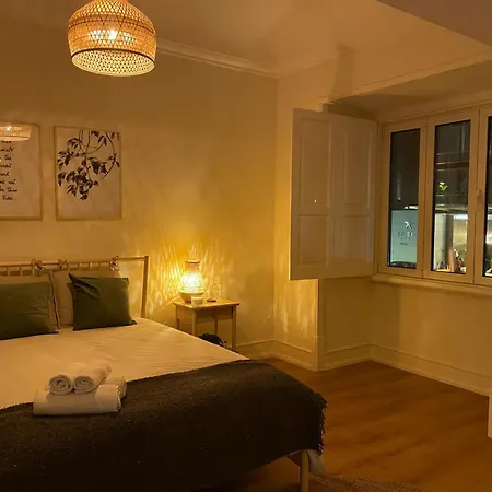Quarto Aconchegante Com Varanda E Vista No Chiado *