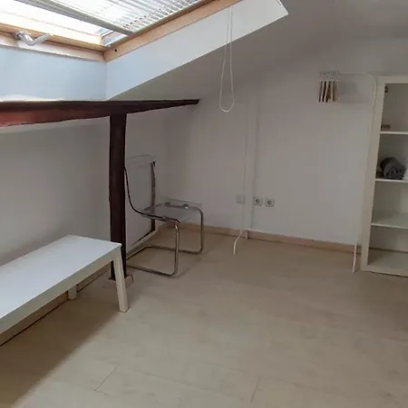 Quarto Aconchegante Com Varanda E Vista No Chiado * 리스본