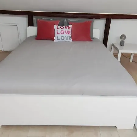 Quarto Aconchegante Com Varanda E Vista No Chiado *