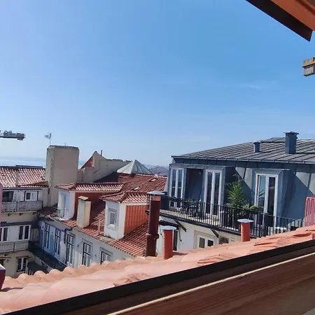 Quarto Aconchegante Com Varanda E Vista No Chiado Lisbona
