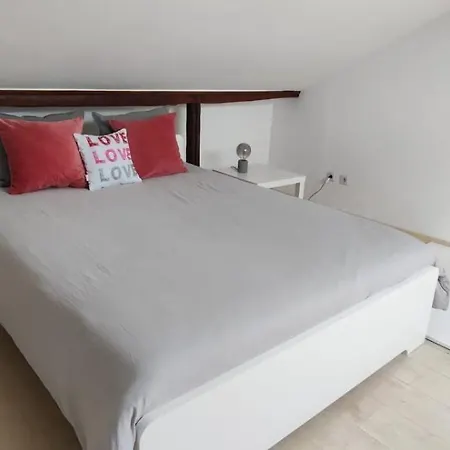 Quarto Aconchegante Com Varanda E Vista No Chiado