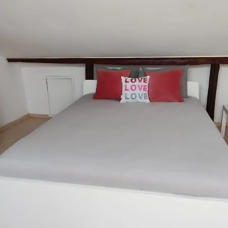 Quarto Aconchegante Com Varanda E Vista No Chiado * Lisboa